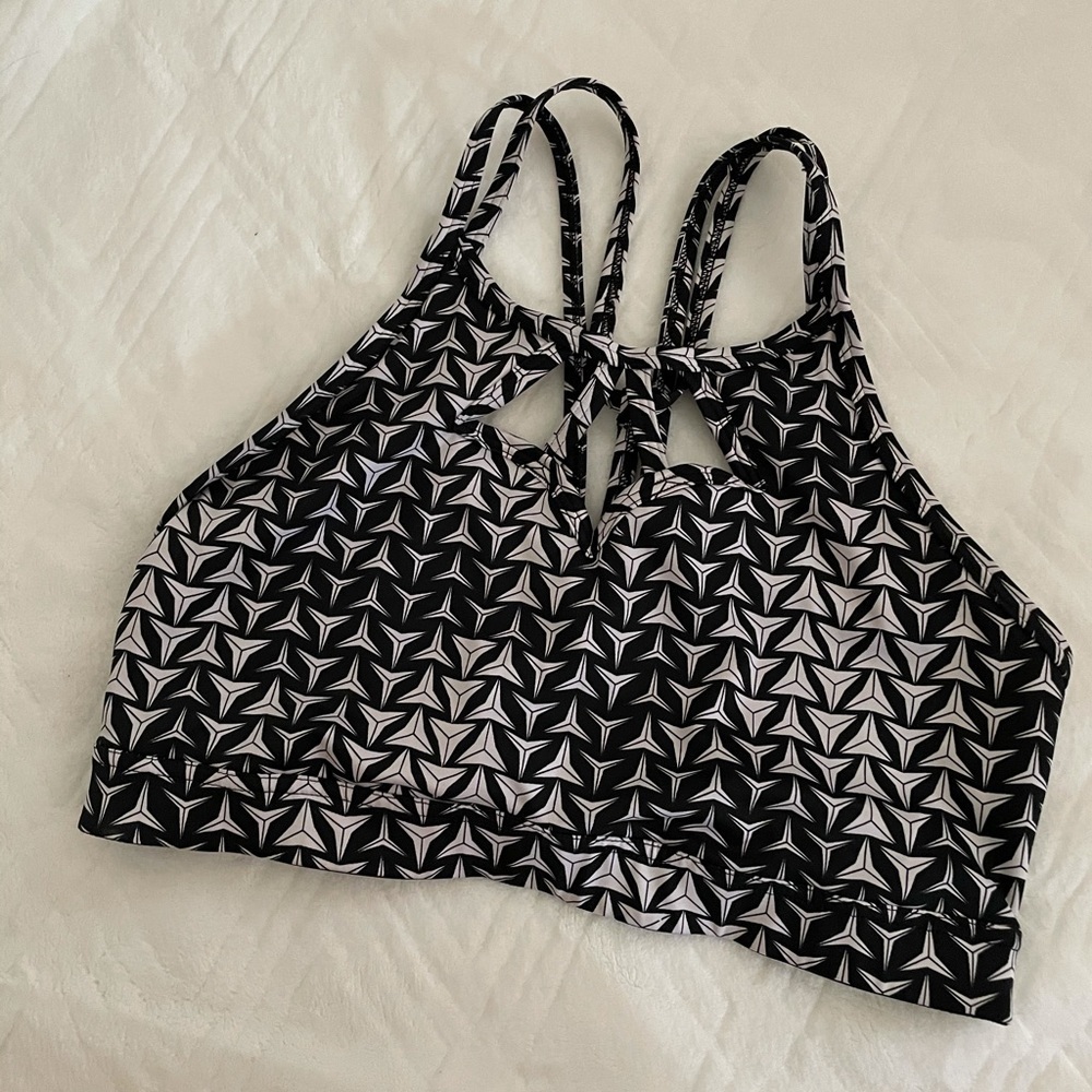 Victoria's Secret Black & White Geometric Sports Bra pink vs medium bra top